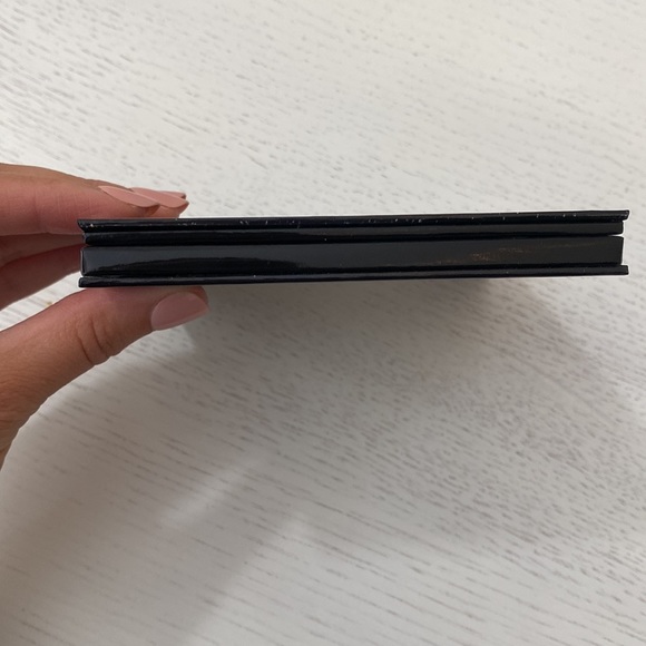 NWT Mini Controversy Eyeshadow Palette - Picture 7 of 8